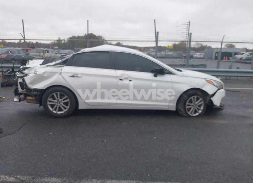 Photo 13 of 2015 Hyundai Sonata SE (VIN 5NPE24AF6FH203190)