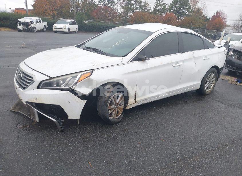 Photo 2 of 2015 Hyundai Sonata SE (VIN 5NPE24AF6FH203190)