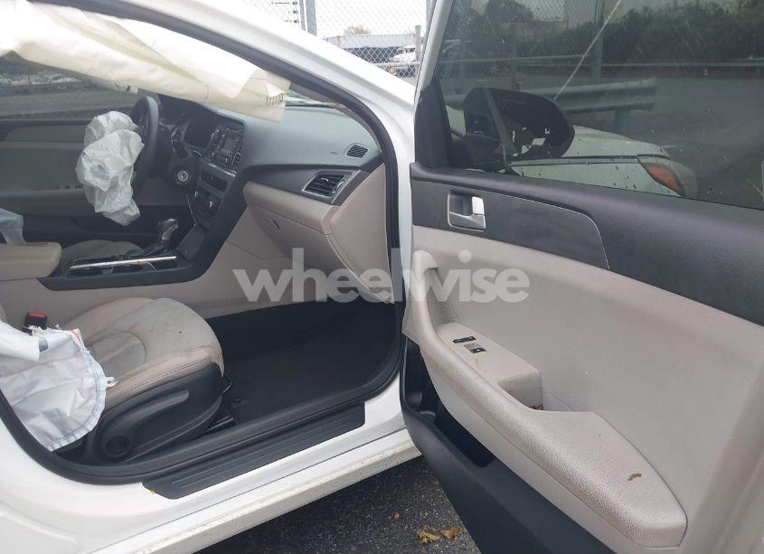 Photo 5 of 2015 Hyundai Sonata SE (VIN 5NPE24AF6FH203190)