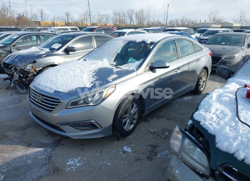 Photo 2 of 2015 Hyundai Sonata SE (VIN 5NPE24AF6FH211046)