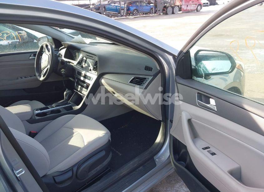 Photo 5 of 2015 Hyundai Sonata SE (VIN 5NPE24AF6FH211046)