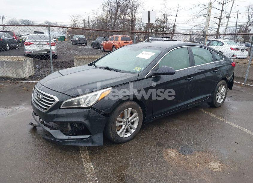 Photo 2 of 2015 Hyundai Sonata SE (VIN 5NPE24AF6FH218398)