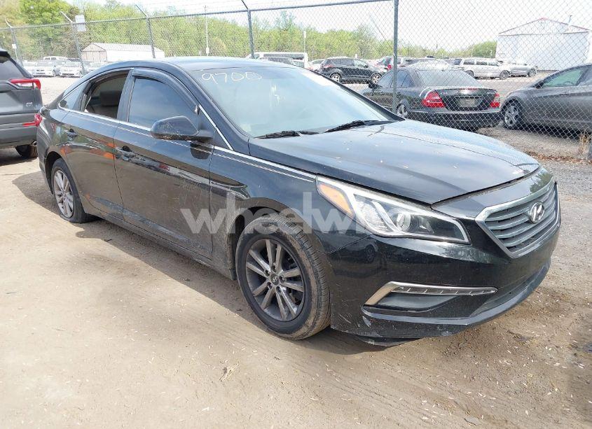 2015 Hyundai Sonata SE (VIN 5NPE24AF6FH219700) main photo