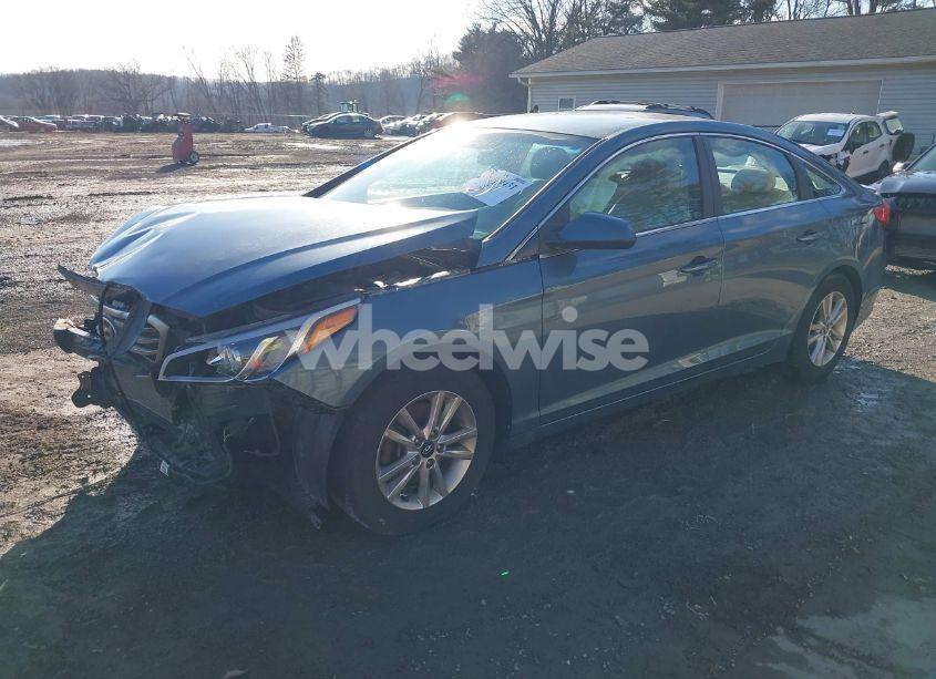 Photo 2 of 2015 Hyundai Sonata SE (VIN 5NPE24AF6FH223780)