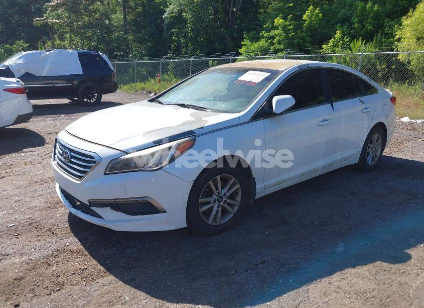 Photo 2 of 2015 Hyundai Sonata SE (VIN 5NPE24AF6FH226906)
