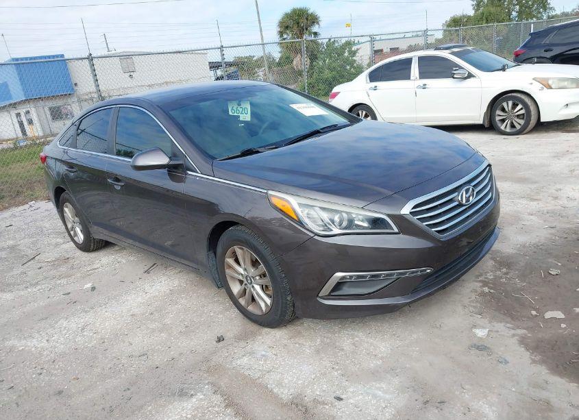 2015 Hyundai Sonata SE (VIN 5NPE24AF6FH227862) main photo