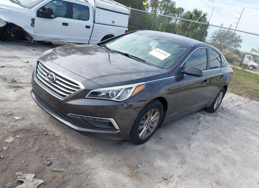 Photo 2 of 2015 Hyundai Sonata SE (VIN 5NPE24AF6FH227862)