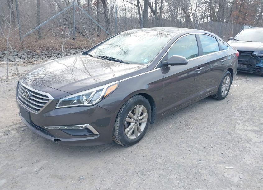 Photo 2 of 2015 Hyundai Sonata SE (VIN 5NPE24AF6FH230891)