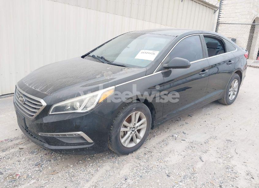 Photo 2 of 2015 Hyundai Sonata SE (VIN 5NPE24AF6FH239638)