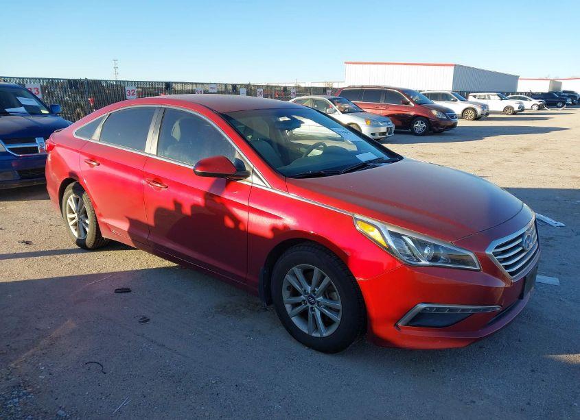 2015 Hyundai Sonata SE (VIN 5NPE24AF6FH243267) main photo