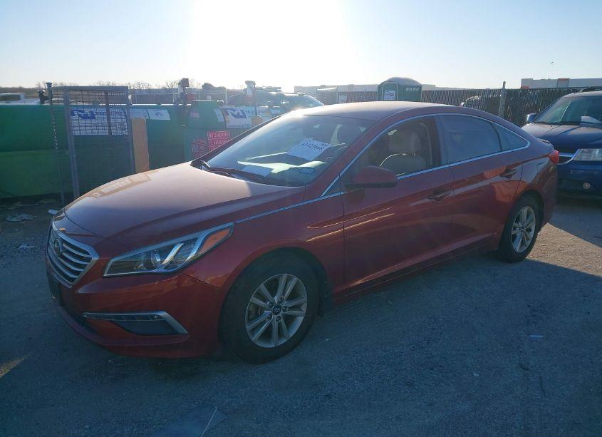 Photo 2 of 2015 Hyundai Sonata SE (VIN 5NPE24AF6FH243267)