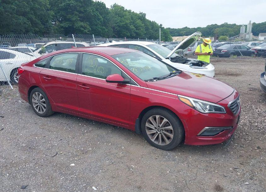 2015 Hyundai Sonata SE (VIN 5NPE24AF6FH243981) main photo