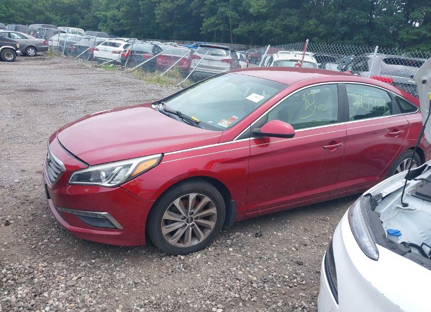 Photo 2 of 2015 Hyundai Sonata SE (VIN 5NPE24AF6FH243981)