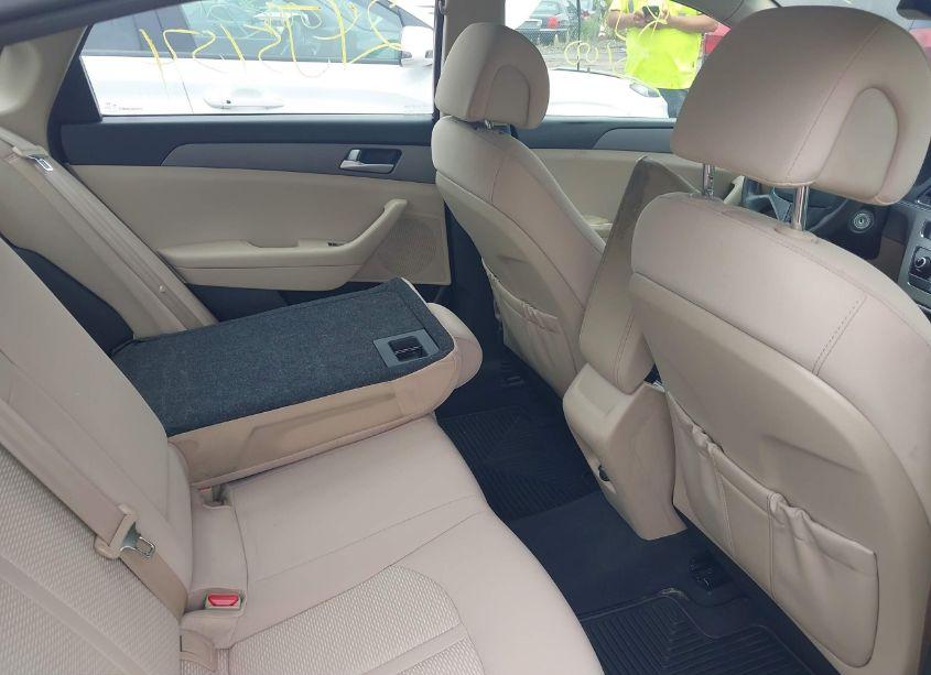 Photo 8 of 2015 Hyundai Sonata SE (VIN 5NPE24AF6FH243981)