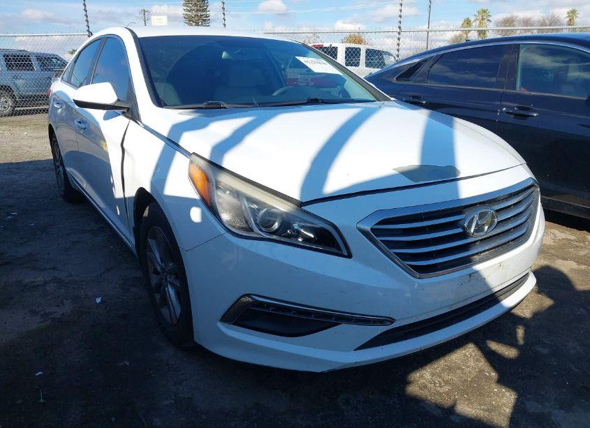 2015 Hyundai Sonata SE (VIN 5NPE24AF6FH245634) main photo