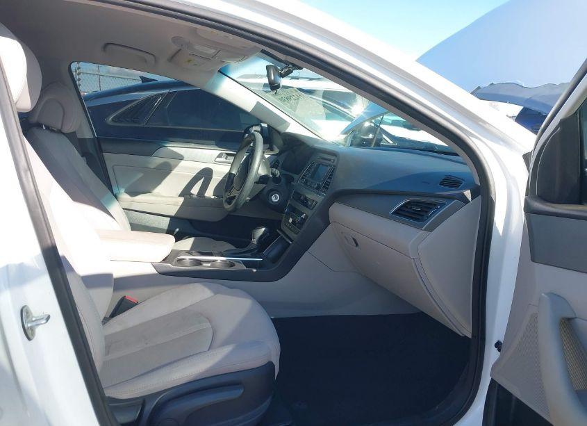 Photo 5 of 2015 Hyundai Sonata SE (VIN 5NPE24AF6FH245634)
