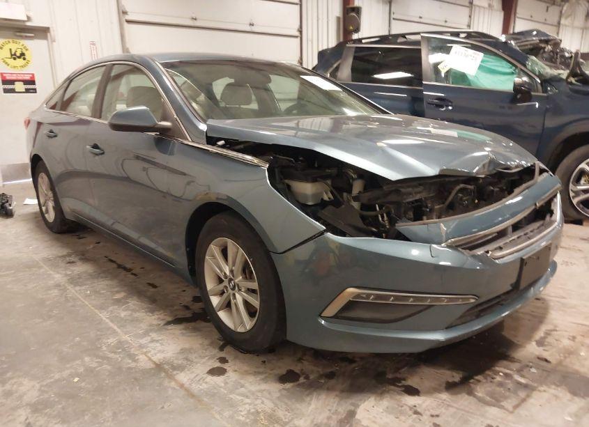 2015 Hyundai Sonata SE (VIN 5NPE24AF6FH250901) main photo