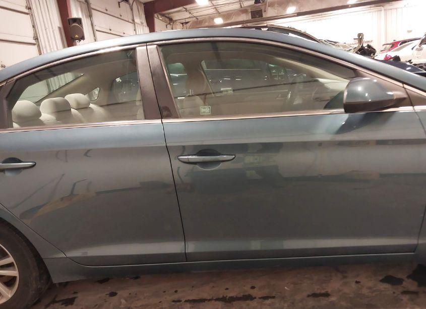 Photo 13 of 2015 Hyundai Sonata SE (VIN 5NPE24AF6FH250901)