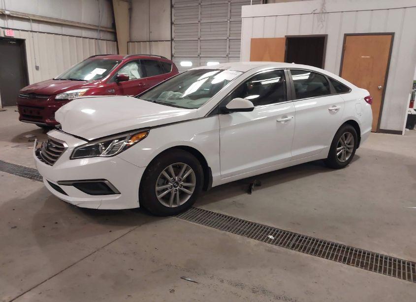 Photo 2 of 2016 Hyundai Sonata SE (VIN 5NPE24AF6GH291143)