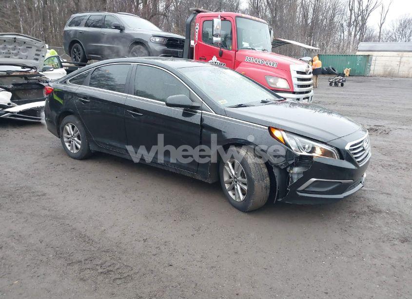 2016 Hyundai Sonata SE (VIN 5NPE24AF6GH315358) main photo