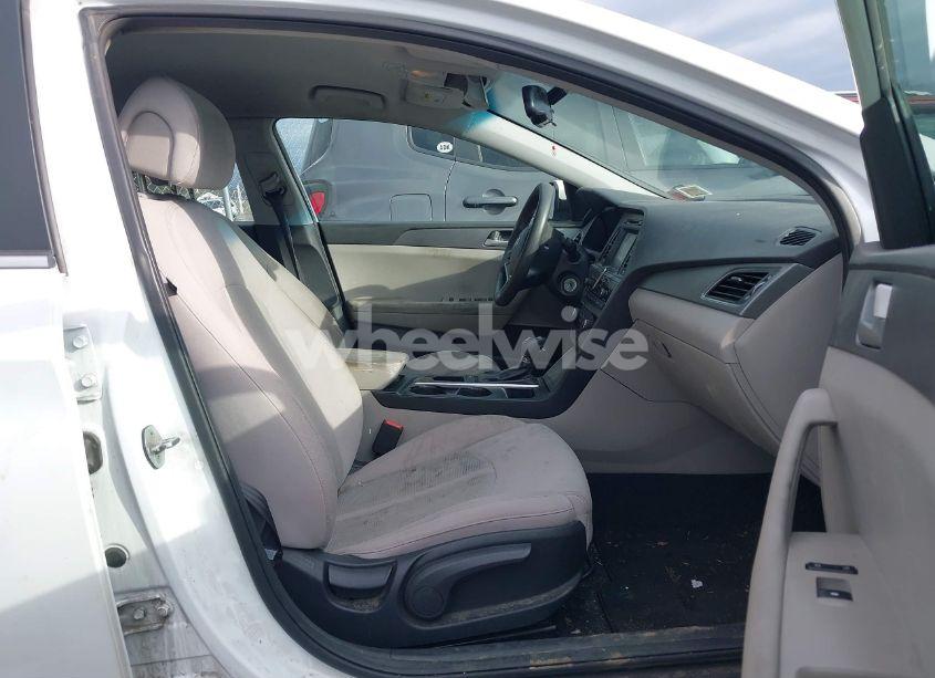 Photo 5 of 2016 Hyundai Sonata SE (VIN 5NPE24AF6GH321984)
