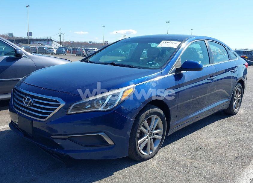 Photo 2 of 2016 Hyundai Sonata SE (VIN 5NPE24AF6GH330183)