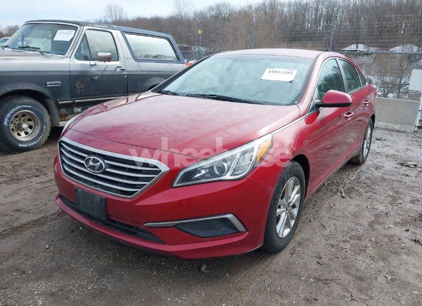 Photo 2 of 2016 Hyundai Sonata SE (VIN 5NPE24AF6GH365144)