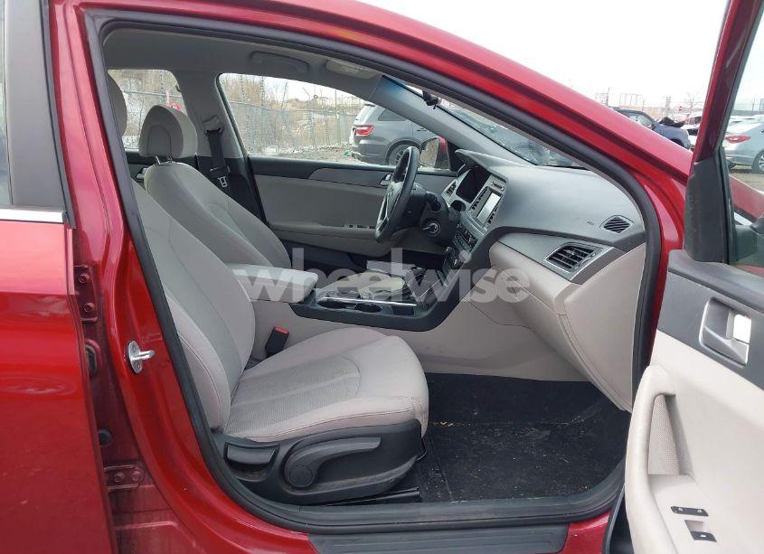 Photo 5 of 2016 Hyundai Sonata SE (VIN 5NPE24AF6GH365144)