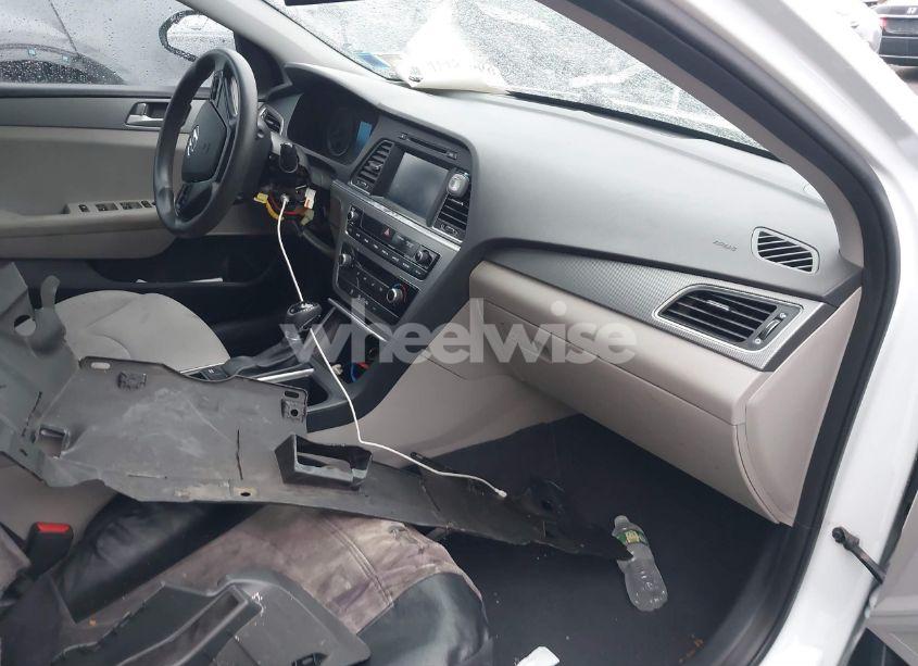 Photo 5 of 2016 Hyundai Sonata SE (VIN 5NPE24AF6GH379366)