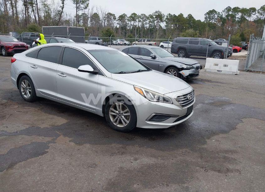 2016 Hyundai Sonata SE (VIN 5NPE24AF6GH383899) main photo