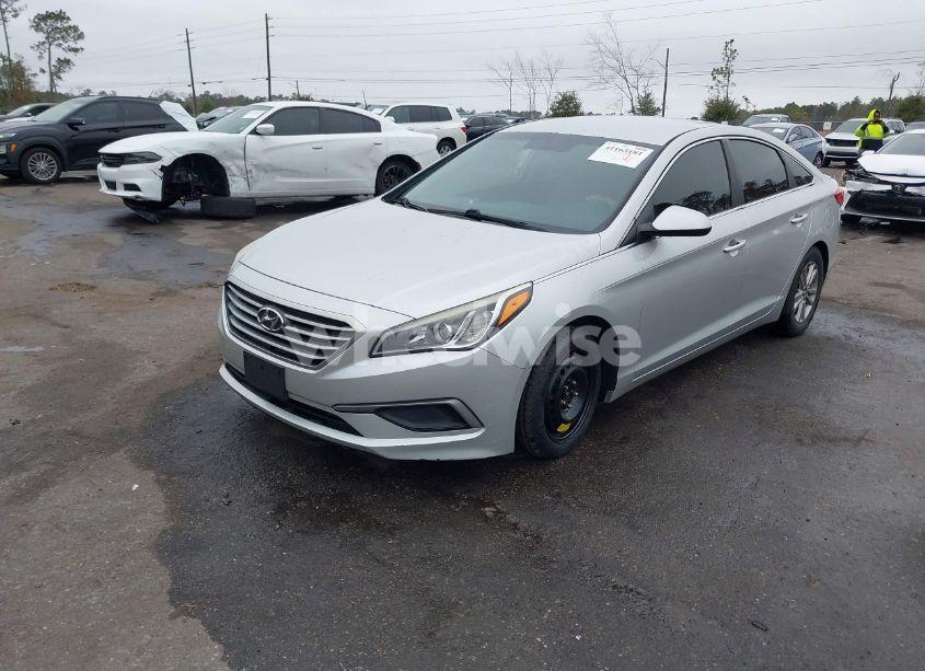 Photo 2 of 2016 Hyundai Sonata SE (VIN 5NPE24AF6GH383899)