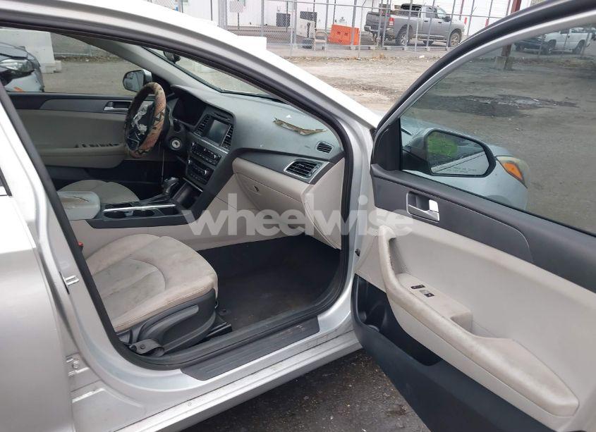 Photo 5 of 2016 Hyundai Sonata SE (VIN 5NPE24AF6GH383899)