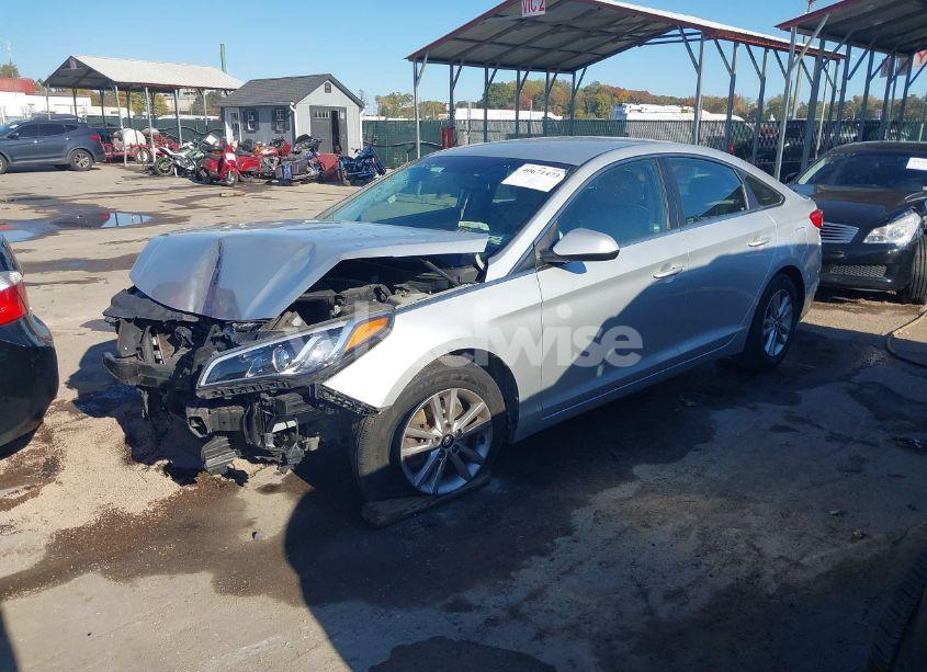Photo 2 of 2016 Hyundai Sonata SE (VIN 5NPE24AF6GH408025)