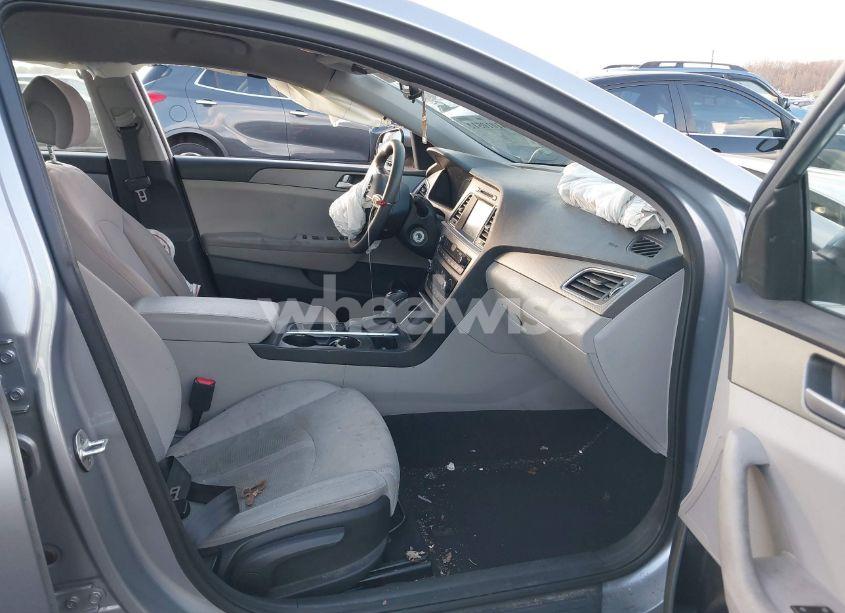 Photo 5 of 2016 Hyundai Sonata SE (VIN 5NPE24AF6GH429716)