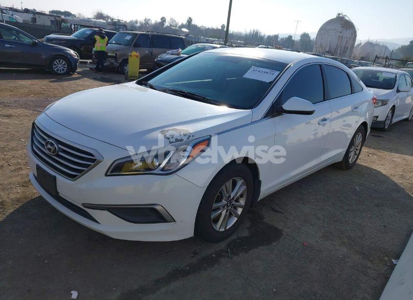 Photo 2 of 2017 Hyundai Sonata SE (VIN 5NPE24AF6HH456531)