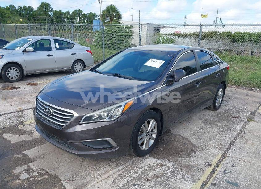 Photo 2 of 2017 Hyundai Sonata SE (VIN 5NPE24AF6HH456724)
