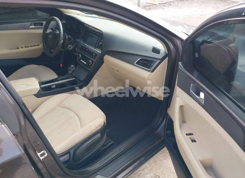 Photo 5 of 2017 Hyundai Sonata SE (VIN 5NPE24AF6HH456724)