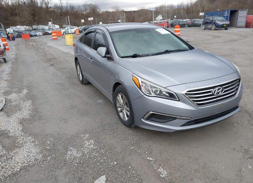 2017 Hyundai Sonata SE (VIN 5NPE24AF6HH497757) main photo
