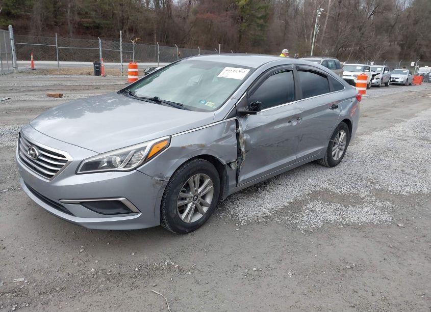 Photo 2 of 2017 Hyundai Sonata SE (VIN 5NPE24AF6HH497757)