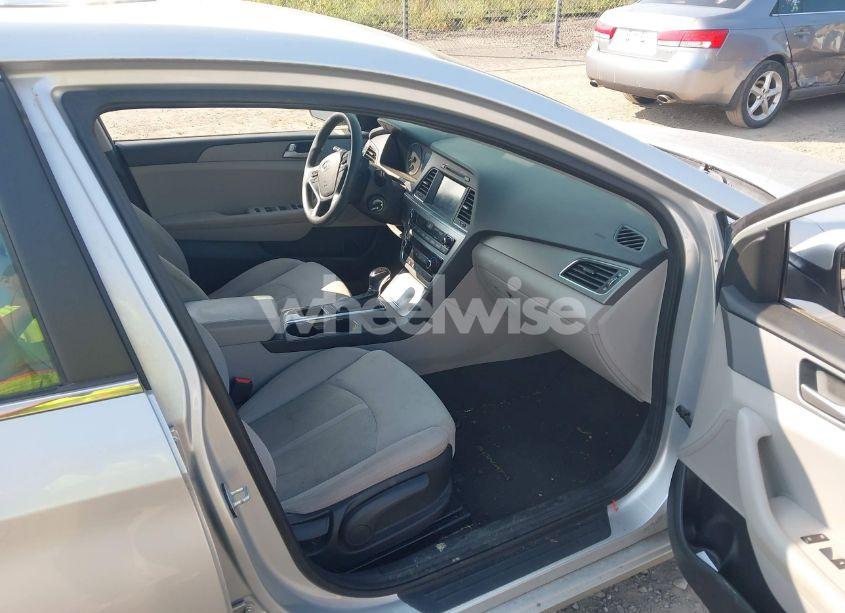 Photo 5 of 2017 Hyundai Sonata SE (VIN 5NPE24AF6HH535004)