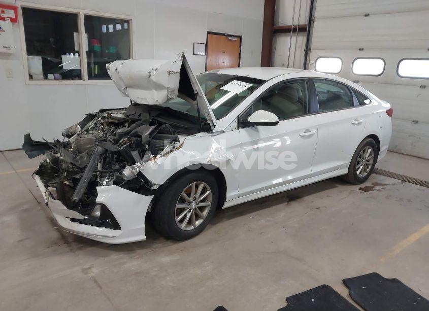 Photo 2 of 2018 Hyundai Sonata SE (VIN 5NPE24AF6JH601623)