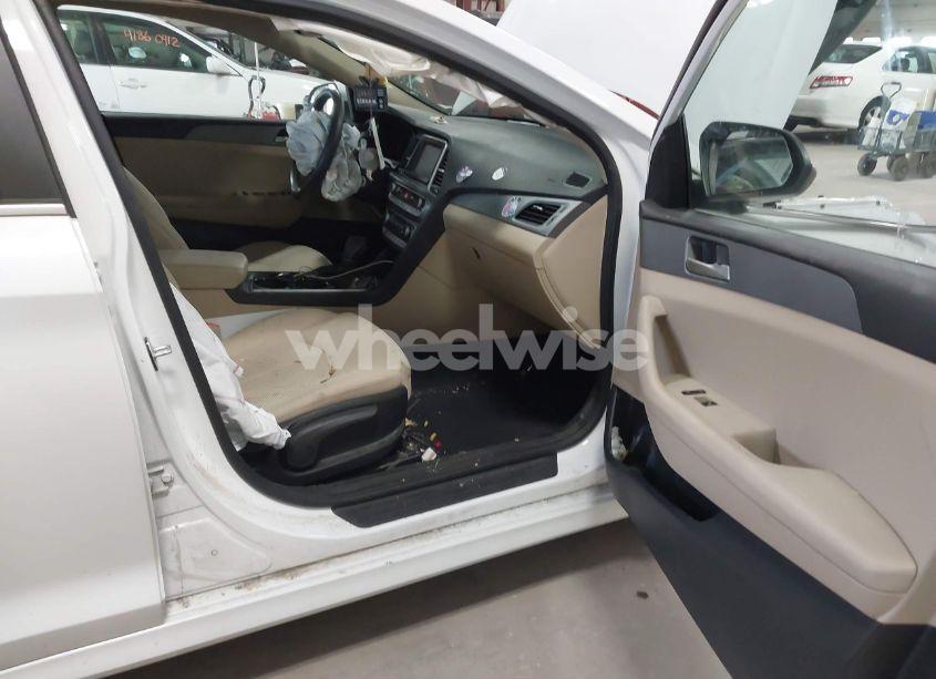 Photo 5 of 2018 Hyundai Sonata SE (VIN 5NPE24AF6JH601623)