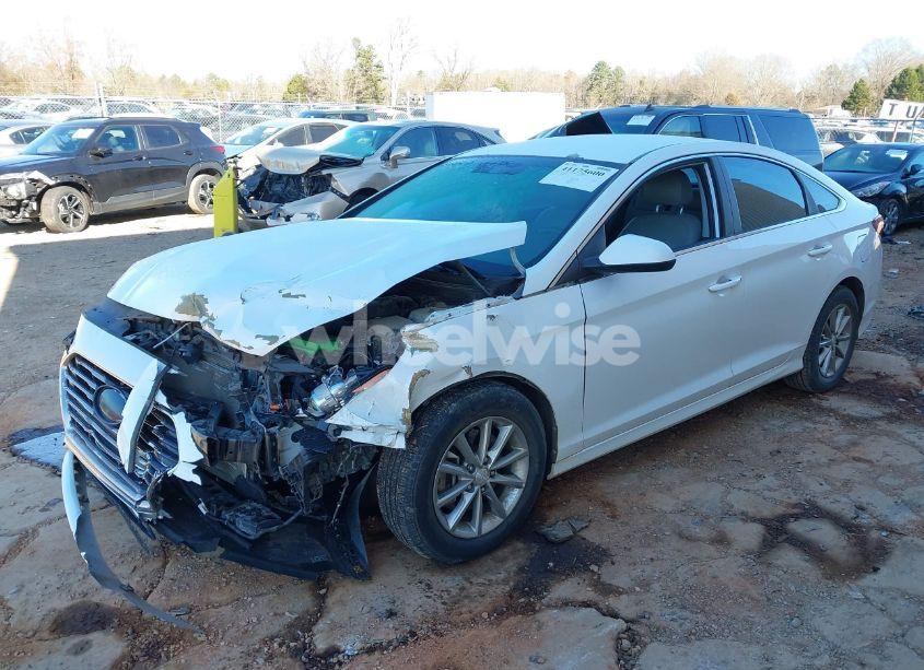 Photo 2 of 2018 Hyundai Sonata SE (VIN 5NPE24AF6JH602576)
