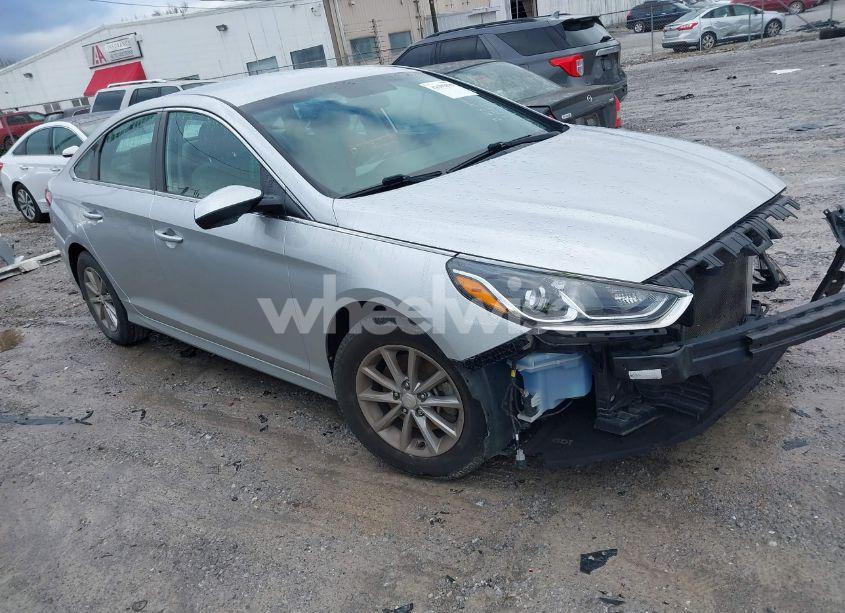 2018 Hyundai Sonata SE (VIN 5NPE24AF6JH686740) main photo