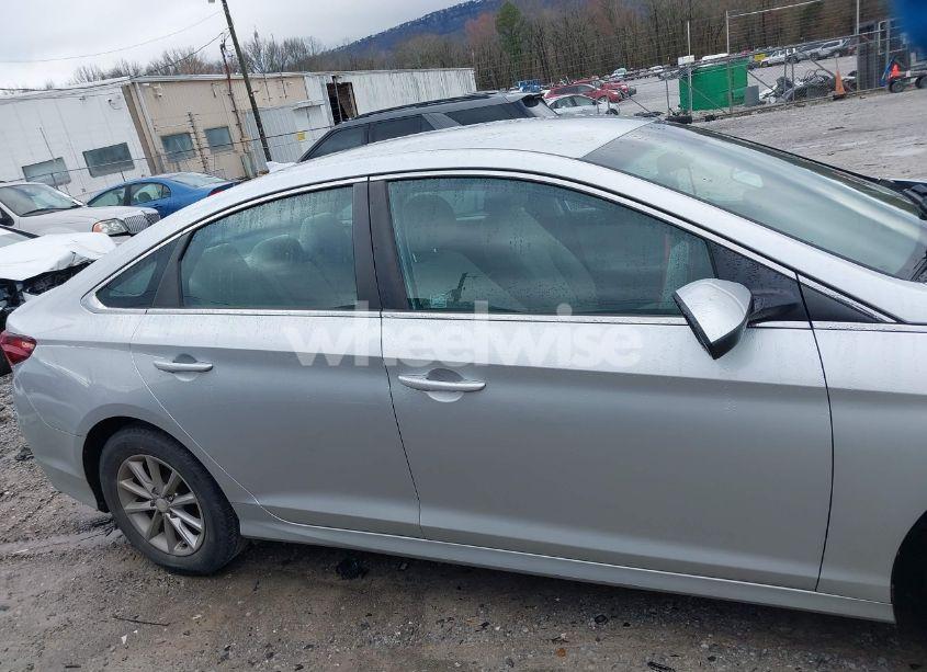 Photo 13 of 2018 Hyundai Sonata SE (VIN 5NPE24AF6JH686740)