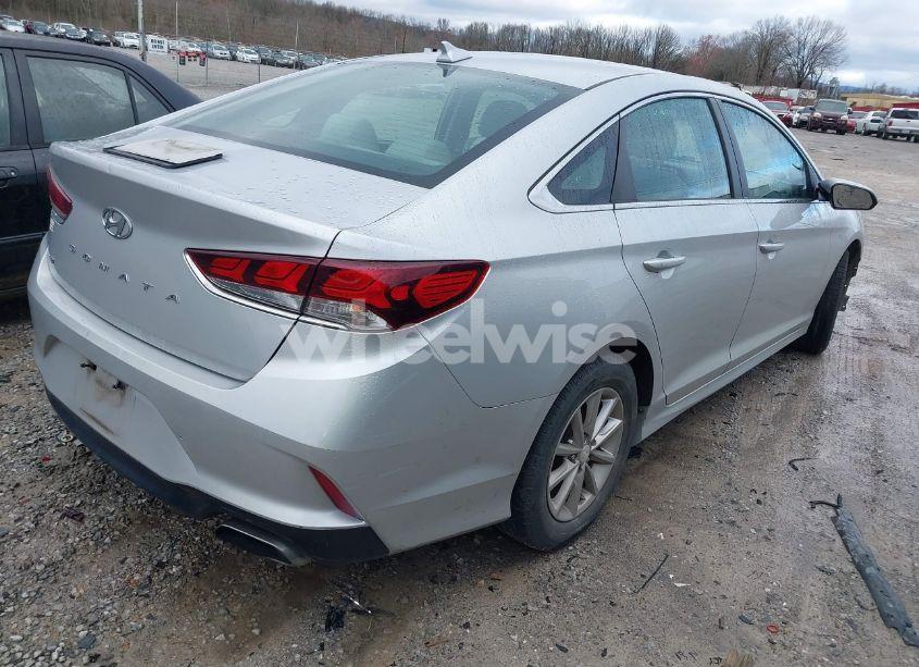 Photo 4 of 2018 Hyundai Sonata SE (VIN 5NPE24AF6JH686740)