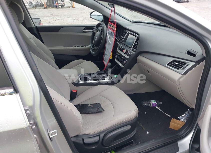 Photo 5 of 2018 Hyundai Sonata SE (VIN 5NPE24AF6JH686740)