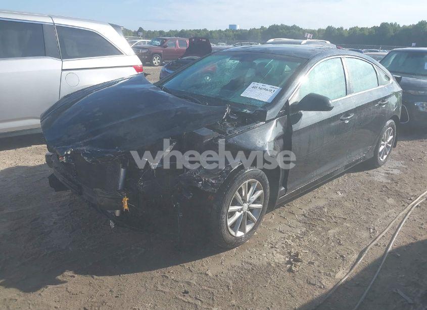 Photo 2 of 2018 Hyundai Sonata SE (VIN 5NPE24AF6JH694210)