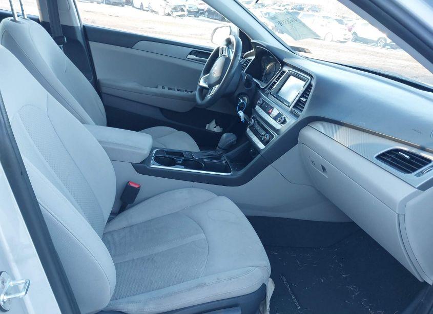Photo 5 of 2018 Hyundai Sonata SE (VIN 5NPE24AF6JH708946)