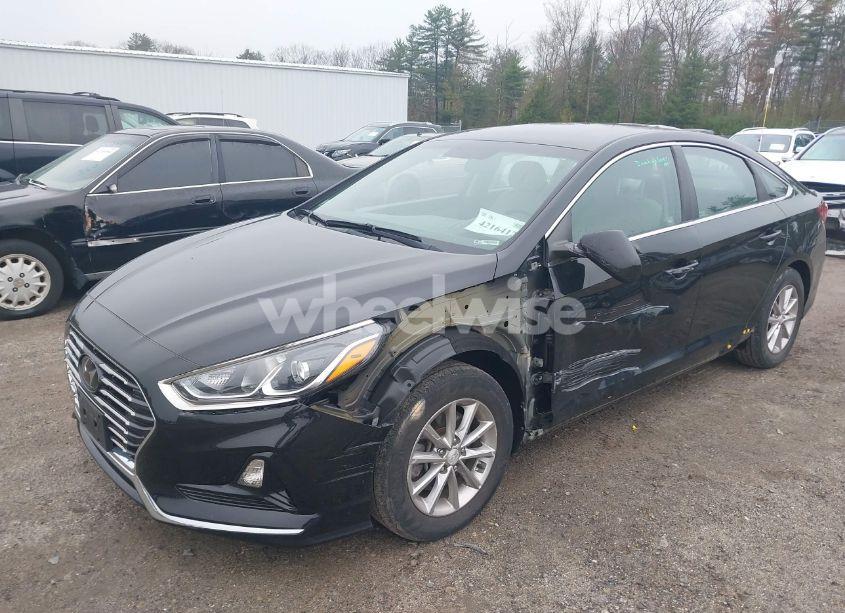 Photo 2 of 2019 Hyundai Sonata SE (VIN 5NPE24AF6KH726851)